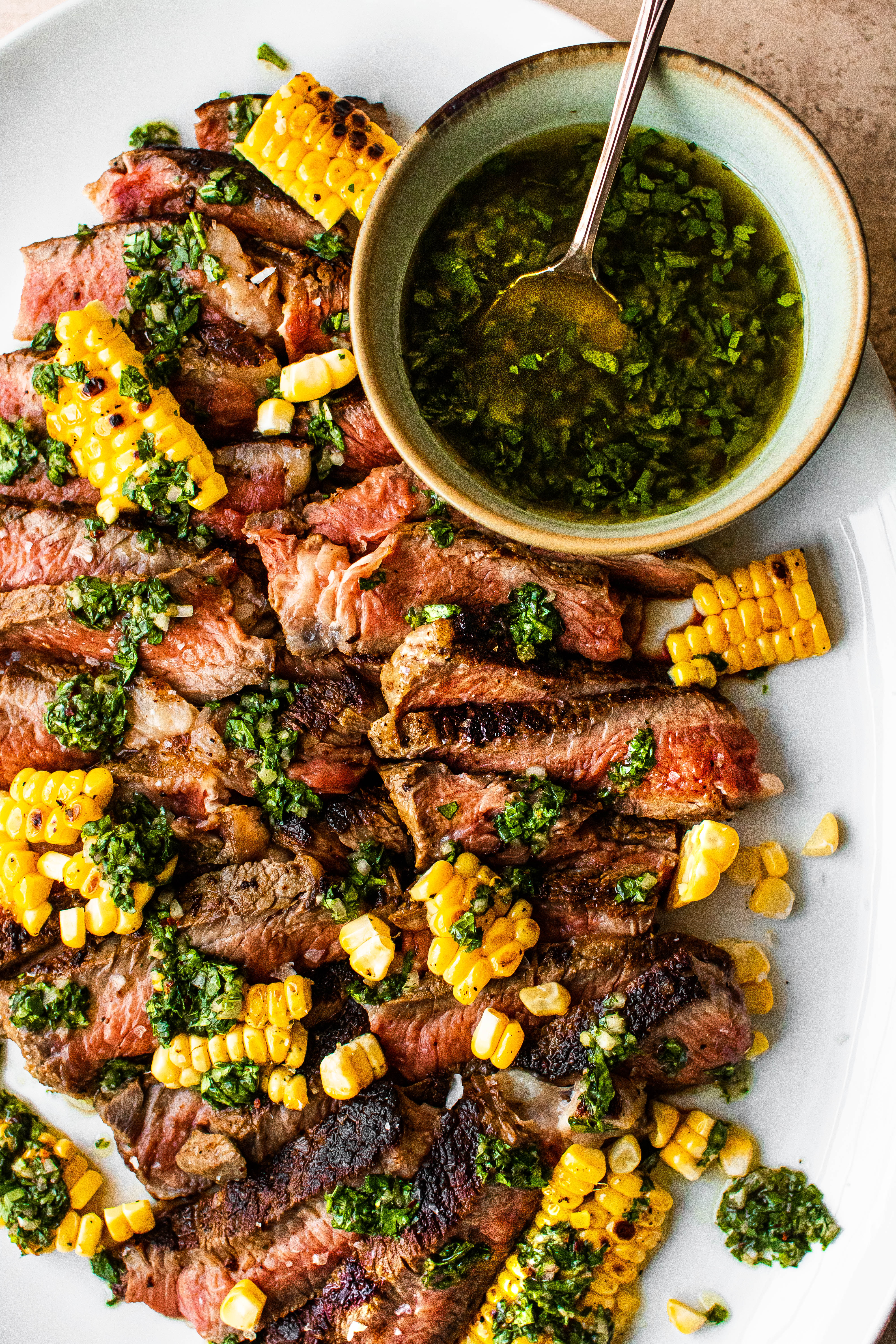 https://somuchfoodblog.com/wp-content/uploads/2021/04/ribeye-with-chimichurri4.jpg