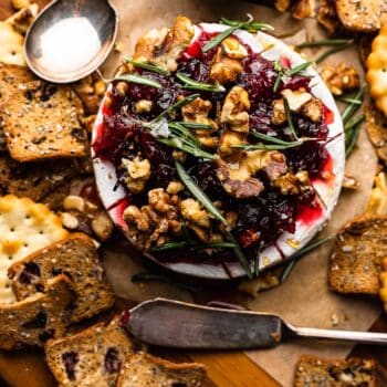 Cranberry Baked Brie - Easy Christmas Appetizer Recipe