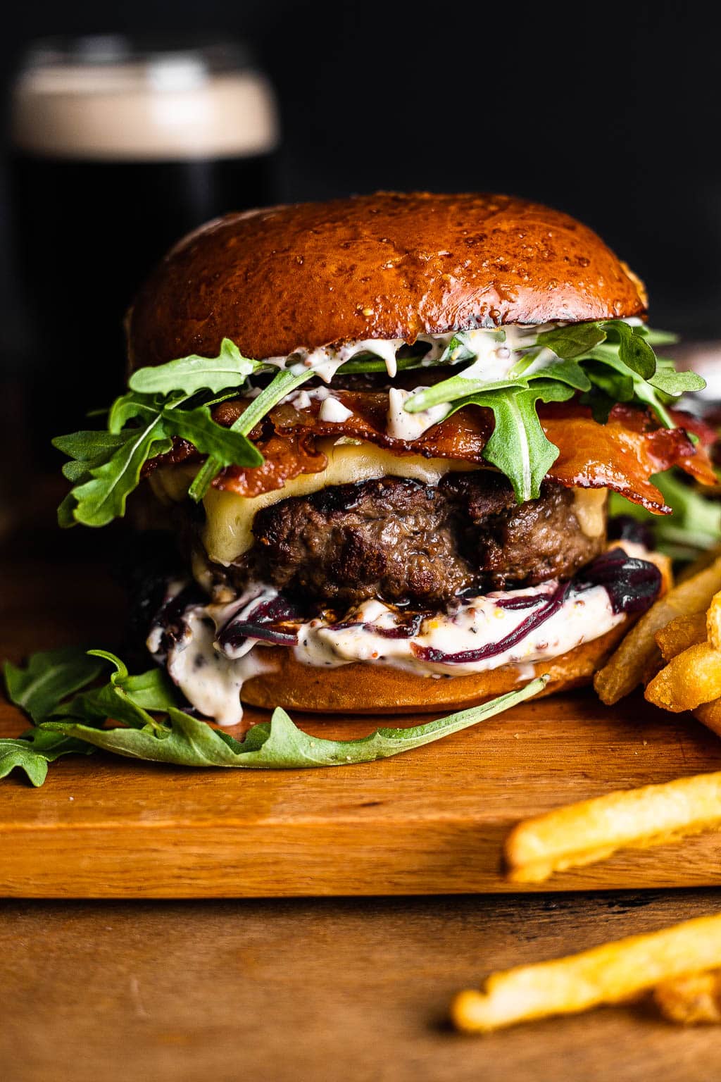 https://somuchfoodblog.com/wp-content/uploads/2023/01/steakhouse-burger12.jpg