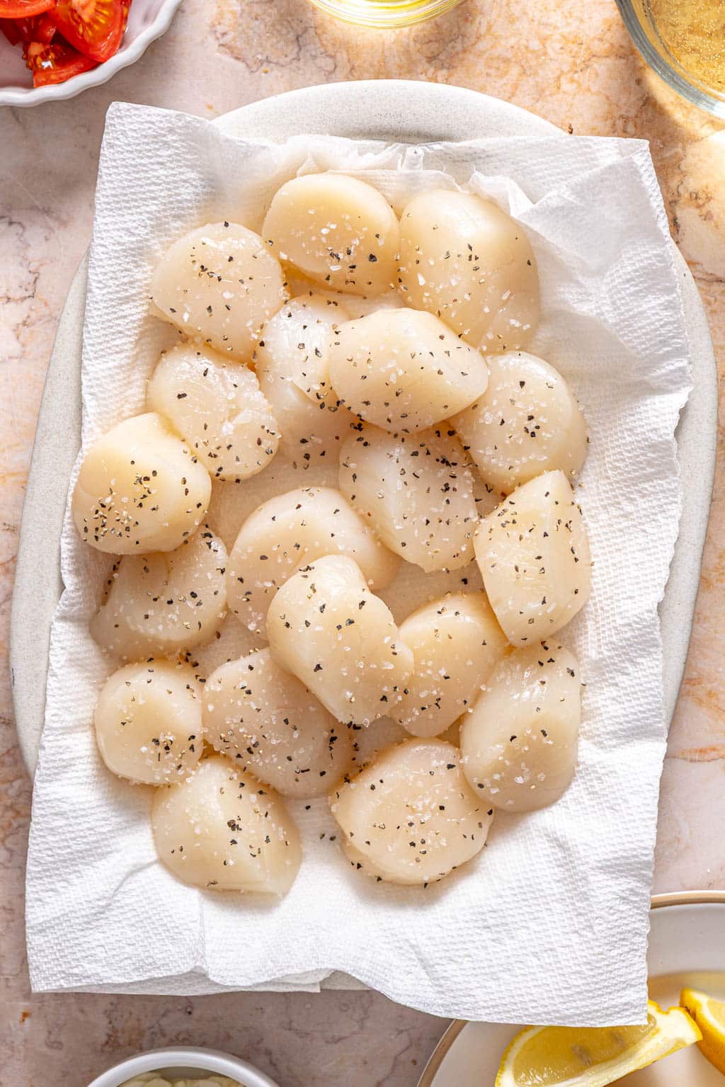 seasoned scallops on a plate