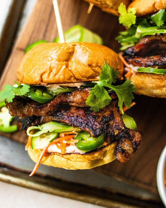 Grilled pork banh mi sandwiches are a must for Memorial Day! Head to my stories for all my favorite recipes!
•
•
•
•
•
#memorialdayweekend #grillingseason #memorialdayrecipes #easyrecipes #summervibe #grillingrecipes
