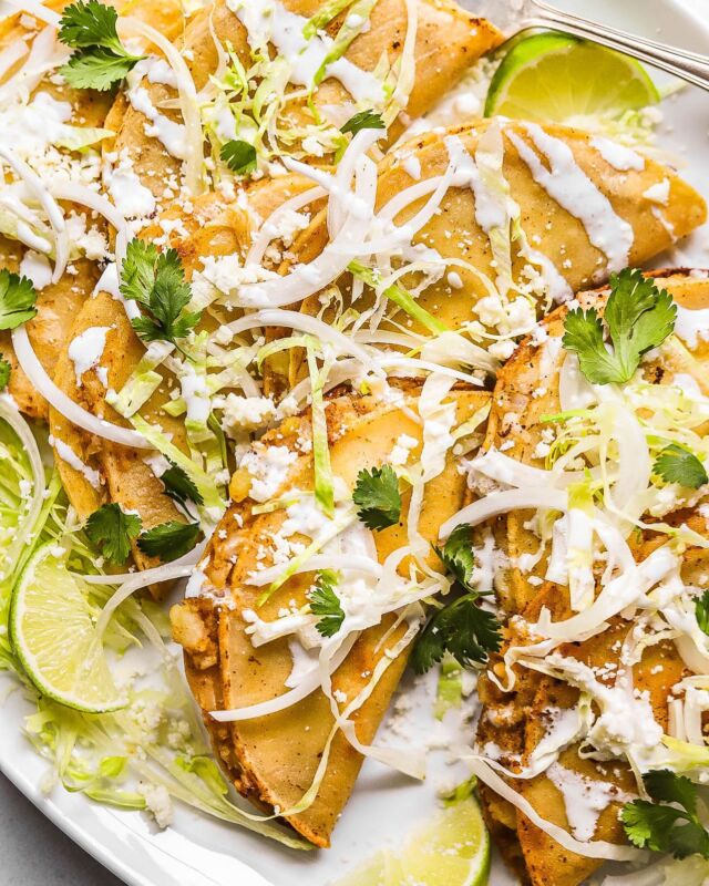 Shared another family recipe this week! These crispy potato tacos are loaded with seasoned potatoes and melty Oaxaca cheese and fried to golden perfection.

I always top mine with crema, cotija, shredded lettuce, sliced onions, and cilantro!
Recipe in my profile!
•
•
•
•
#vegetarianrecipes #potatotacos #tacorecipe #tacos🌮 #weeknightmeals #30minutemeals #easyrecipes #glutenfreerecipes