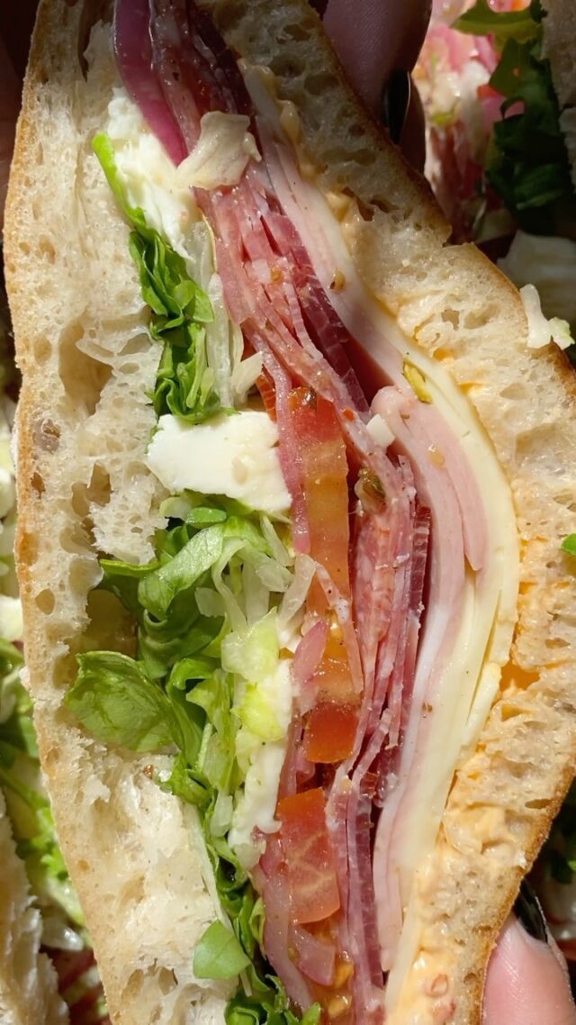 It’s still picnic season and you can make this giant Italian picnic sandwich in no time at all! 

🔗recipe can be found in my profile or at somuchfoodblog.com ✨
•
•
•
•
#sandwich #sandwiches #foodporn #summervibes☀️ #easyrecipes #italiansub #picnicfood