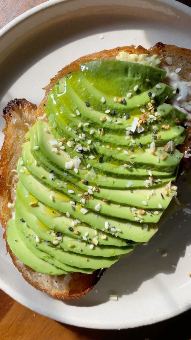 Is it even Saturday if you aren’t eating avocado toast made with homemade sourdough? 

•
•
•
•
•
#avocadotoast #foodporn #brunch #easyrecipes #avocadoporn #reelsinstagram