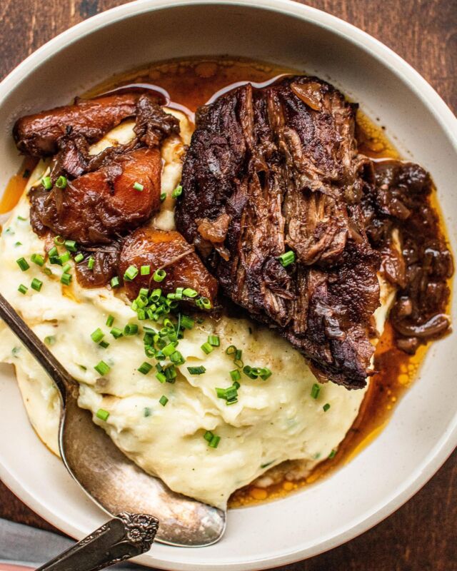 When it comes to comfort food, I’m simple. Give me some braised beef over mashed potatoes and I am in heaven! 

My red wine braised beef continues to be one of the most popular recipes on my site for good reason! It’s simple, but elegant and packs a huge punch of flavor. It’s #1 on google for a reason!

Search beef in my profile or google “red wine beef” for the full recipe. 
•
•
•
•
•
#braised #braising #braisedbeef #beefrecipes #beefitswhatsfordinner #onepotdinner #onepotmeal #comfortfood #comfortfoods #cozyvibes #cozyfood #fallvibes🍁 #fallvibes #f52grams #f52community