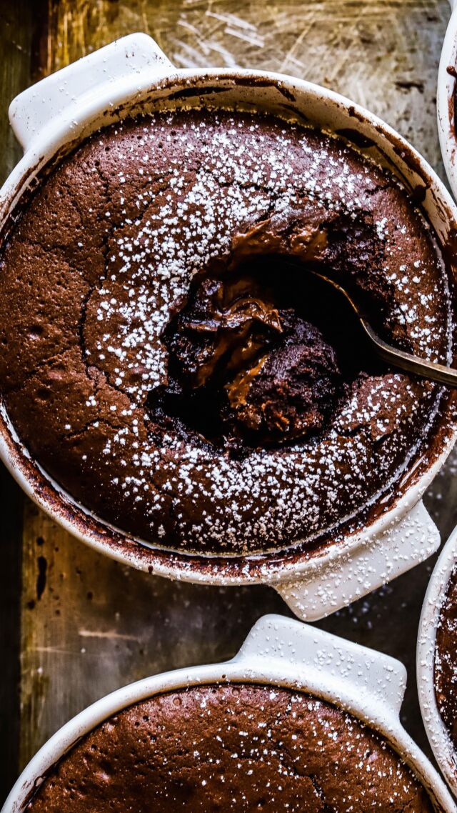 Need a super-chocolatey v-day dessert? These gooey Nutella stuffed chocolate cakes are somewhere between a brownie and lava cake and are sooo decadent. 

Get the recipe in my profile or comment “Nutella” and I’ll DM the recipe straight to you. 
•
•
•
•
#dessert #dessertporn #chocolateporn #chocolatecake #chocolatelover #valentinesdaydessert #valentinesday #easyrecipe #easydessert #easydesserts #f52grams #f52community