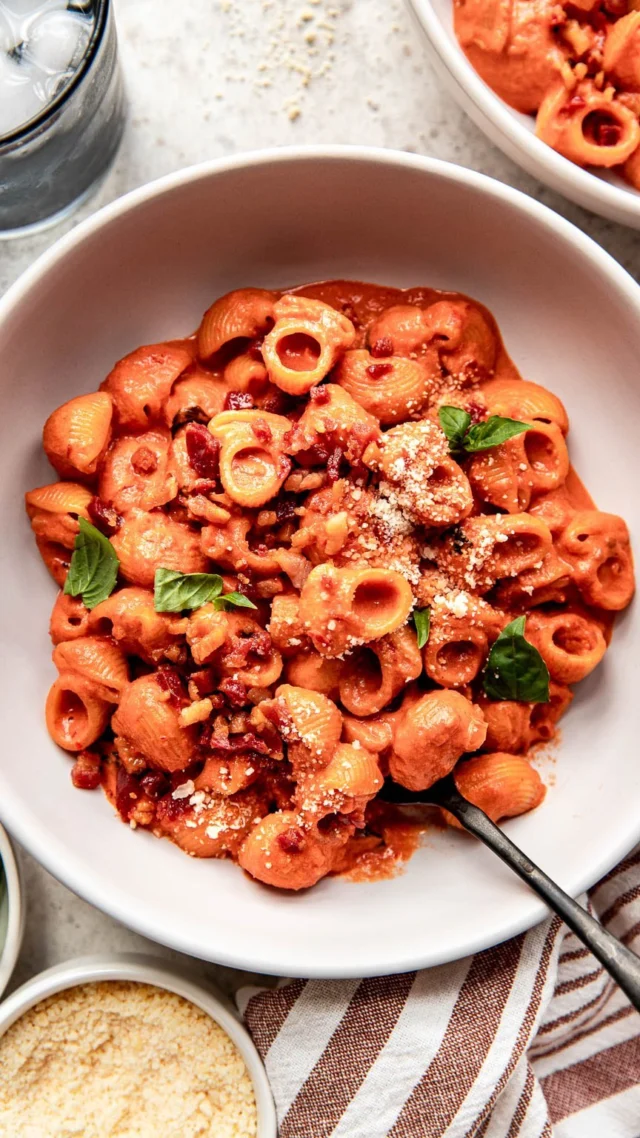 NEW RECIPE: Pink sauce pasta with crispy pancetta is truly one of my favorite comforting pastas to cozy up to any night of the week. 

The recipe couldn’t be easier to make and relies on a handful of fresh ingredients with some pantry staples for a flavor-packed dinner that comes together in just about half an hour. 

Full recipe in my profile!
📸: @brokegirltable 🎥: @themindfulhapa 
•
•
•
•
•
#pastarecipe #pastaporn #foodporn #pastalover #pinksauce #onepanmeal #onepotmeal #easyrecipes #comfortfood #comfortfoods #viralreels #pastaaddict