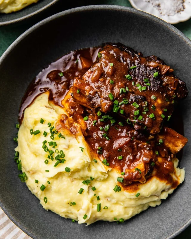 Getting in the last of those cozy recipes before I commit to full on summer grilling and these Red Wine Braised Short Ribs are not to be missed! 

They’re fall-off-the-bone tender in a rich and savory red wine sauce and definitely best served over creamy mashed potatoes for the ultimate comforting meal! 

Full recipe in my profile or stories.
•
•
•
•
•
#braised #braisedbeef #braisedshortribs #shortribs #onepot #onepotmeals #comfortfood #comfortfoods #cozyvibes #f52grams #f52community #fathersday #beefitswhatsfordinner #onepotdinner
