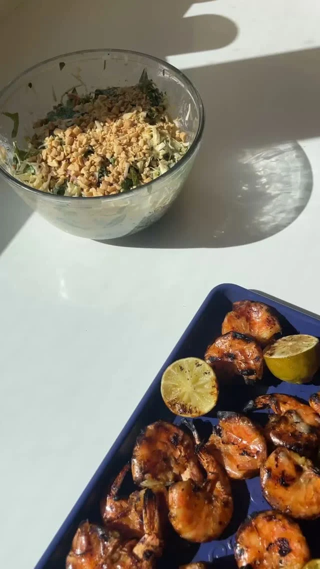 These grilled peel & eat shrimp are my new obsession!! Say goodbye to overcooked, rubbery shrimp because these come out perfect every time. The Thai-inspired marinade is SO GOOD and they’re perfect served over a refreshing and herby slaw. 

Get the full recipe in my profile or stories!
#grillingseason #grilledshrimp #healthyrecipe #summerrecipe 

🎥: @themindfulhapa